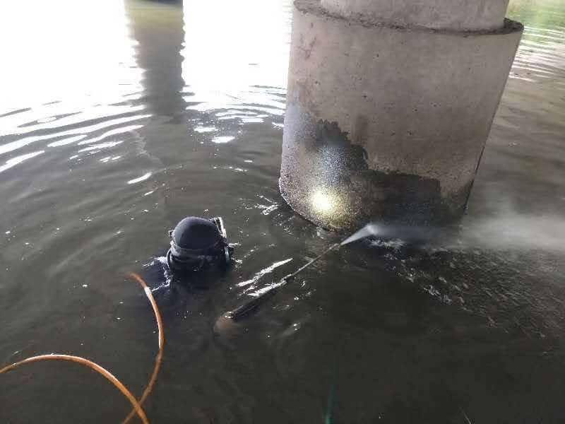 海勃湾桥墩套筒加固